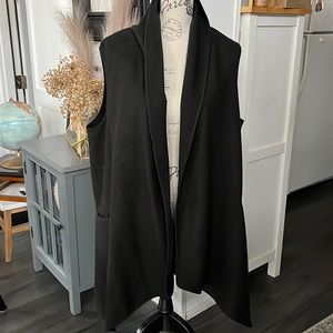 Womens M/L Black Fleece Wrap pockets Lightly used excellent condition